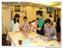 小朋友玩兒童遊戲時攝。