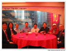 會長與眾貴賓談道。