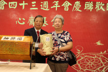 萬眾期待的抽獎環節開始，各幸運兒歡天喜地上台領取獎品。