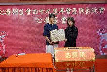 萬眾期待的抽獎環節開始，各幸運兒歡天喜地上台領取獎品