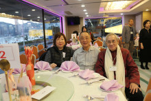 來賓與李一覺會長合照留念