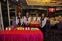 服務人員合照留念。