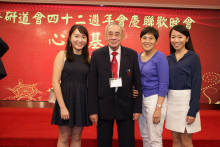 來賓與李一覺會長合照留念。