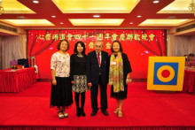 來賓與李一覺會長合照留念。