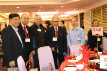 來賓與李一覺會長合照留念。