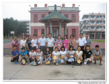 本基金服務人員與受資助學生合照。