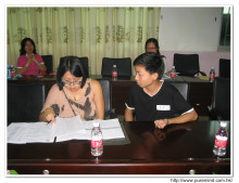 本基金服務人員訪問受資助學生，了解他們學習和生活情況時攝。