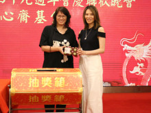 萬眾期待的抽獎環節開始，各幸運兒歡天喜地上台領取獎品