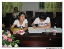 本基金服務人員訪問受資助學生，了解他們學習和生活情況時攝。