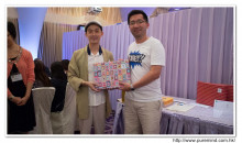 抽獎環節開始，由各嘉賓主持抽獎，各幸運兒歡天喜地領取獎品。