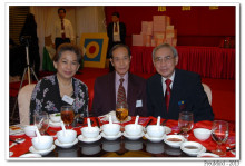 來賓與李一覺會長合照留念。