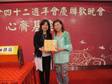 萬眾期待的抽獎環節開始，各幸運兒歡天喜地上台領取獎品。