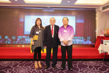 來賓與李一覺會長合照留念。