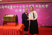 萬眾期待的抽獎環節開始，各幸運兒歡天喜地上台領取獎品