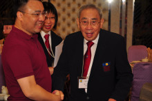 來賓與李一覺會長合照留念。