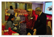 來賓與李一覺會長合照留念。