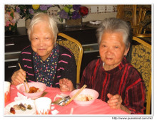 品嚐流浮山海鮮午餐。