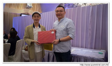 抽獎環節開始，由各嘉賓主持抽獎，各幸運兒歡天喜地領取獎品。