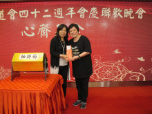 萬眾期待的抽獎環節開始，各幸運兒歡天喜地上台領取獎品。