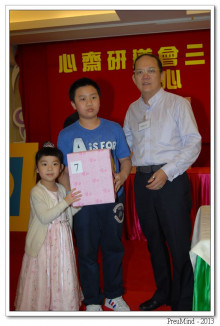 萬眾期待的抽獎環節開始，各幸運兒歡天喜地上台領取獎品。