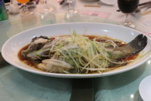 賓客享用晚宴美食情況。