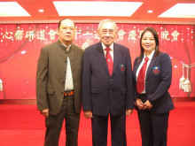 來賓與李一覺會長合照留念。