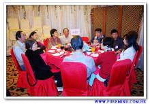 來賓就坐，等待晚宴開始。