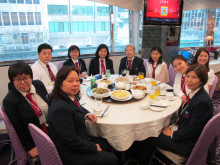 服務人員合照留念。