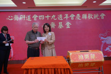 萬眾期待的抽獎環節開始，各幸運兒歡天喜地上台領取獎品