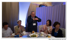 抽獎環節開始，由各嘉賓主持抽獎，各幸運兒歡天喜地領取獎品。