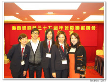 服務人員合照留念。