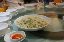 賓客享用晚宴美食情況。