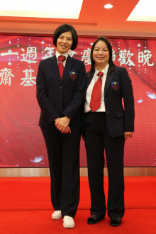 服務人員合照留念。