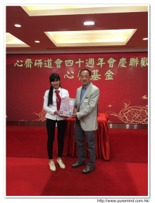 萬眾期待的抽獎環節開始，各幸運兒歡天喜地上台領取獎品。