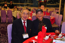 來賓與李一覺會長合照留念。