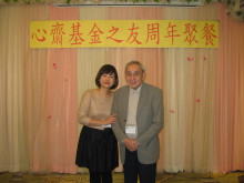 來賓與李一覺會長合照留念。