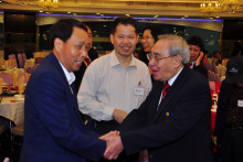 來賓與李一覺會長合照留念。