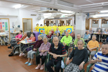 心齋服務人員與長者大合照