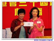 萬眾期待的抽獎環節開始，各幸運兒歡天喜地上台領取獎品。