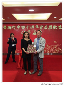 萬眾期待的抽獎環節開始，各幸運兒歡天喜地上台領取獎品。