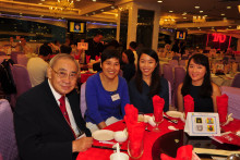 來賓與李一覺會長合照留念。