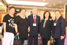 來賓與李一覺會長合照留念。