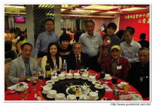 來賓與李一覺會長合照留念。