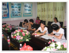 本基金服務人員訪問受資助學生，了解他們學習和生活情況時攝。