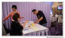 來賓簽名留念。