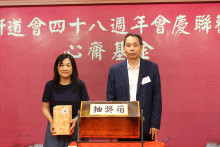 萬眾期待的抽獎環節開始，各幸運兒歡天喜地上台領取獎品