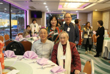 來賓與李一覺會長合照留念