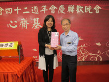 萬眾期待的抽獎環節開始，各幸運兒歡天喜地上台領取獎品。