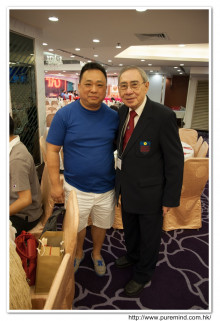 來賓與會長合照留念。