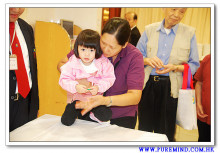 來賓試玩各類遊戲及贏取獎品情況。